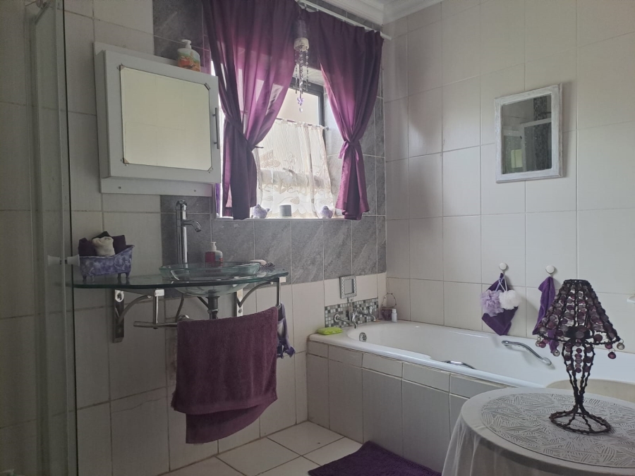 4 Bedroom Property for Sale in La Hoff North West